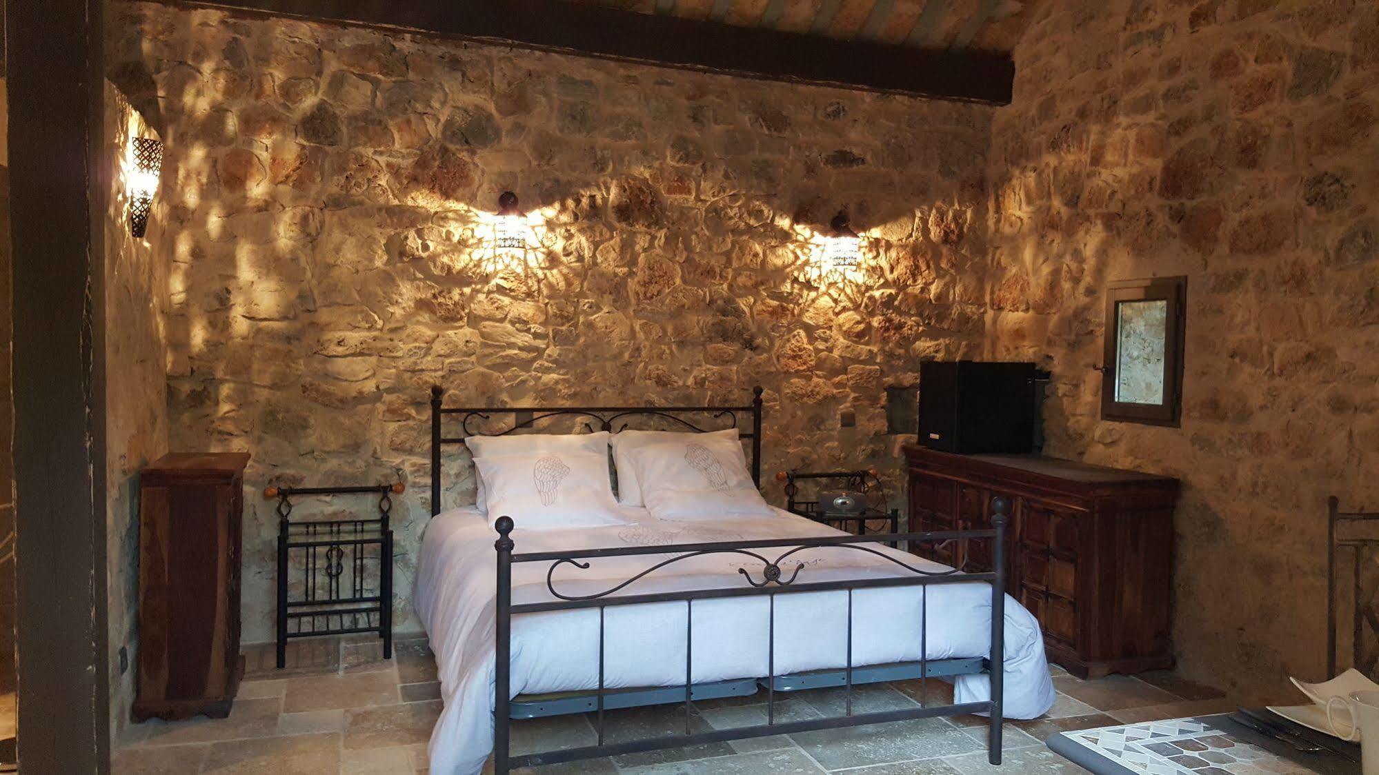 Le Donjon Des Combes Et Son Spa Fayence Exterior foto